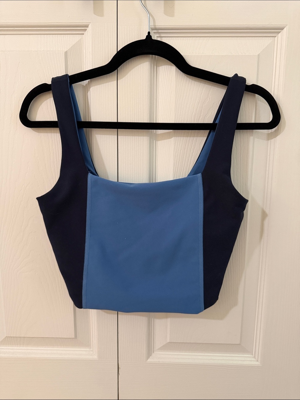 Colorblock Square-Neck Sports Bra - Blue/ Navy